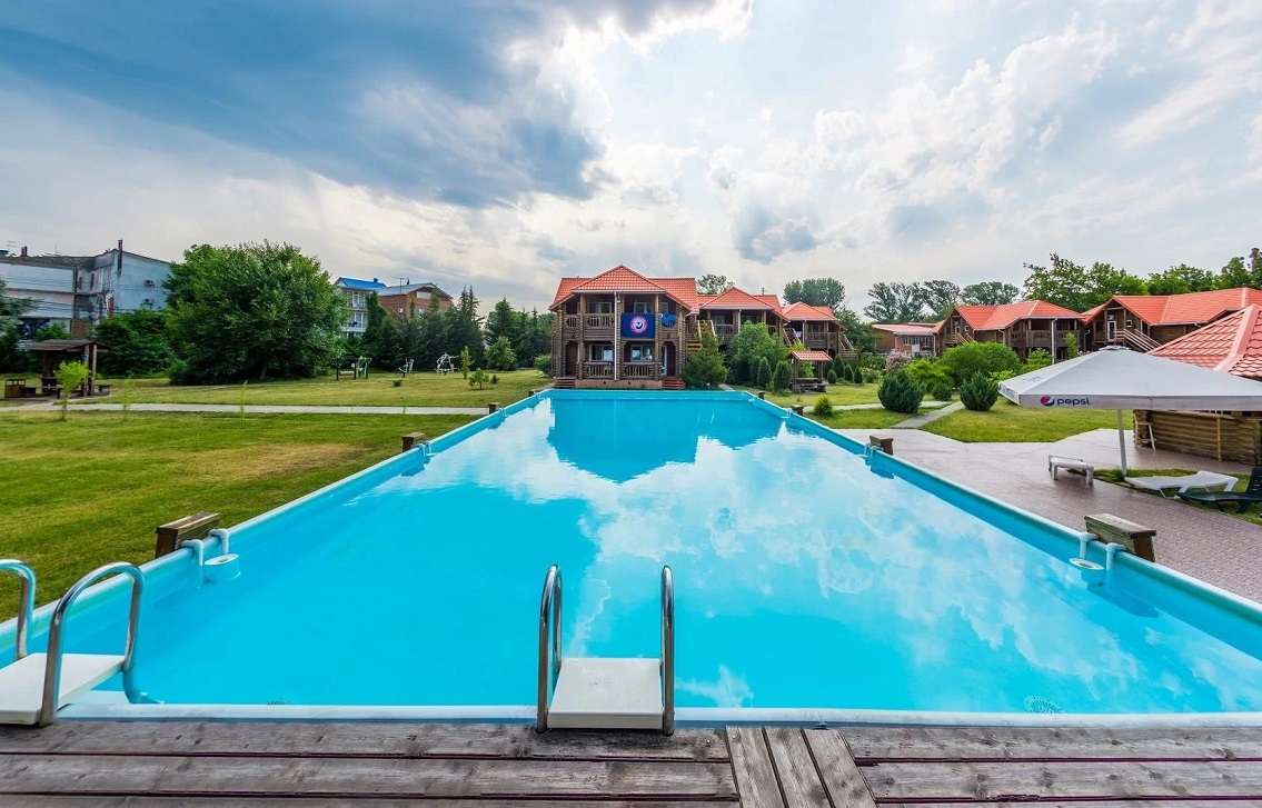 SALE PARK-HOTEL WITH RESTAURANT IN LAZAREVSKY DISTRICT OF SOCHI 50 METERS FROM THE SEA