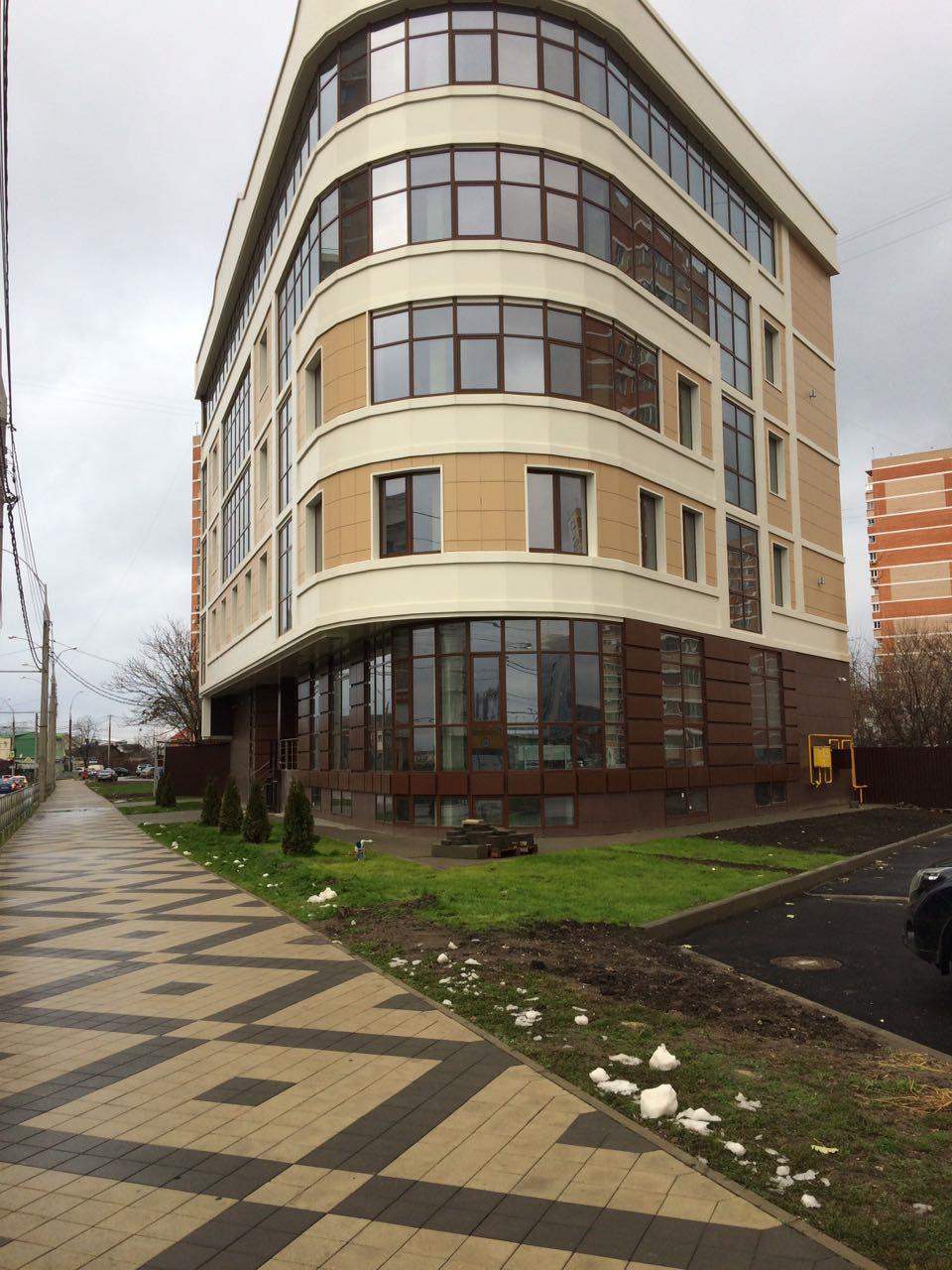 Продажа нового торгово офисного здания в центре Краснодара, Купить новое здание под гостиницу, отель, ресторан, магазин, медцентр в Краснодаре