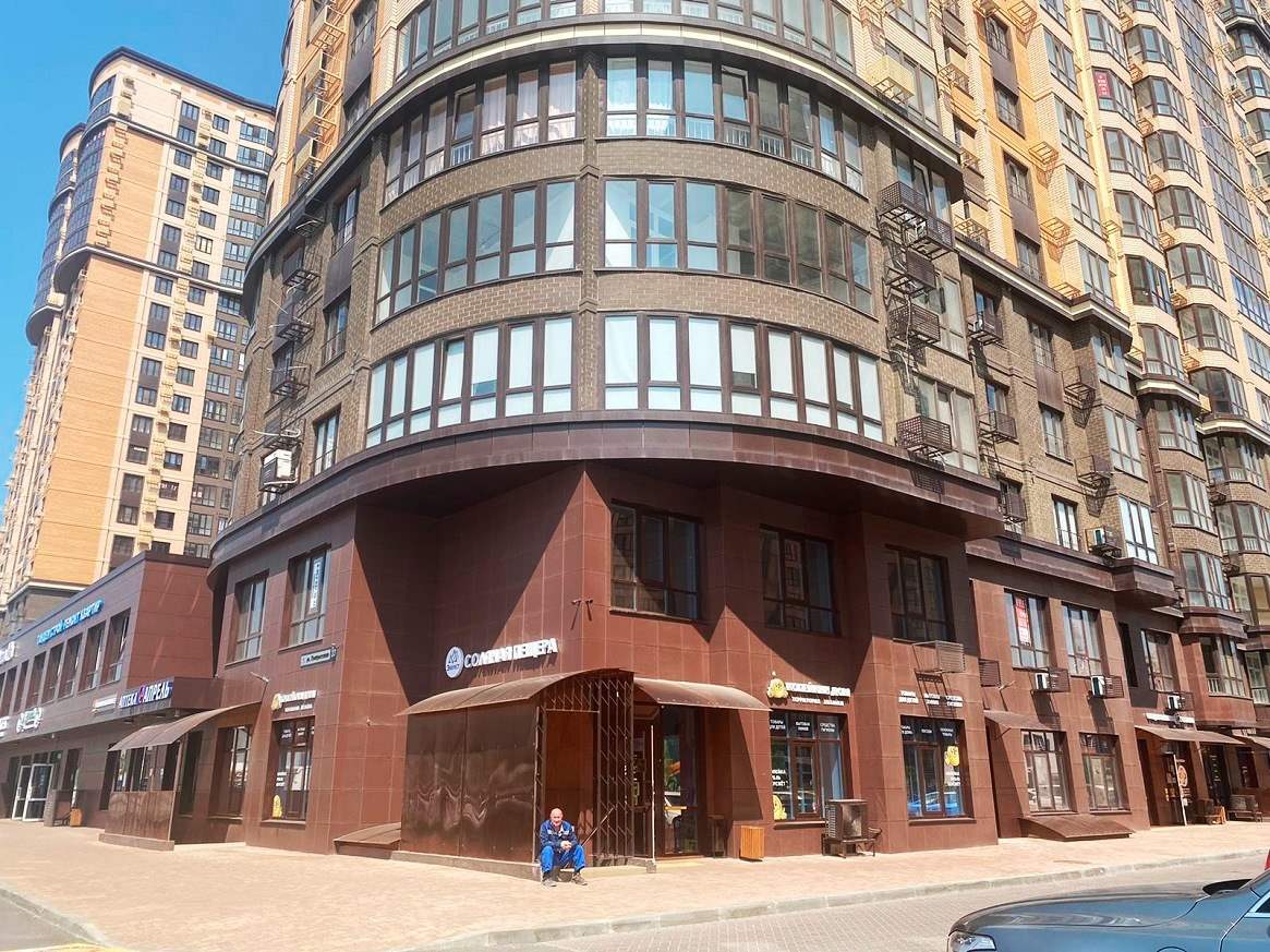 Продажа коммерческое помещение в Энке Краснодар, жк Достояние, Купить помещение под коммерцию в Краснодаре, Продается коммерция свободной планировки, отдельный вход, с фасадом, парковкой в Краснодаре
