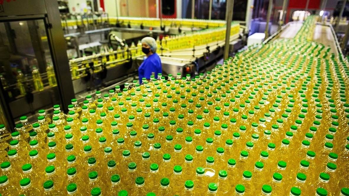 Buy sunflower oil wholesale from Russia, Sunflower oil export, High-quality Russian sunflower oil, Wholesale prices for sunflower oil