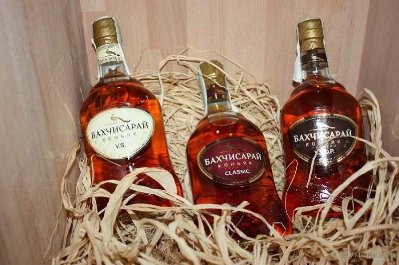 Крымский винно-коньячный завод «Бахчисарай» ПРОИЗВОДСТВО ВИН, КОНЬЯКОВ В КРЫМУ, ВЫПУСК ВИНОДЕЛЬЧЕСКОЙ, КОНЬЯЧНОЙ ПРОДУКЦИИ В КРЫМУ, ВИННЫЕ ЗАВОДЫ КРЫМА, КОНЬЯЧНЫЕ ЗАВОДЫ В КРЫМУ, ВИНОДЕЛЬЧЕСКИЕ ПРЕДПРИЯТИЯ, ВЫПУСК ВИНА, КОНЬЯКА В КРЫМУ