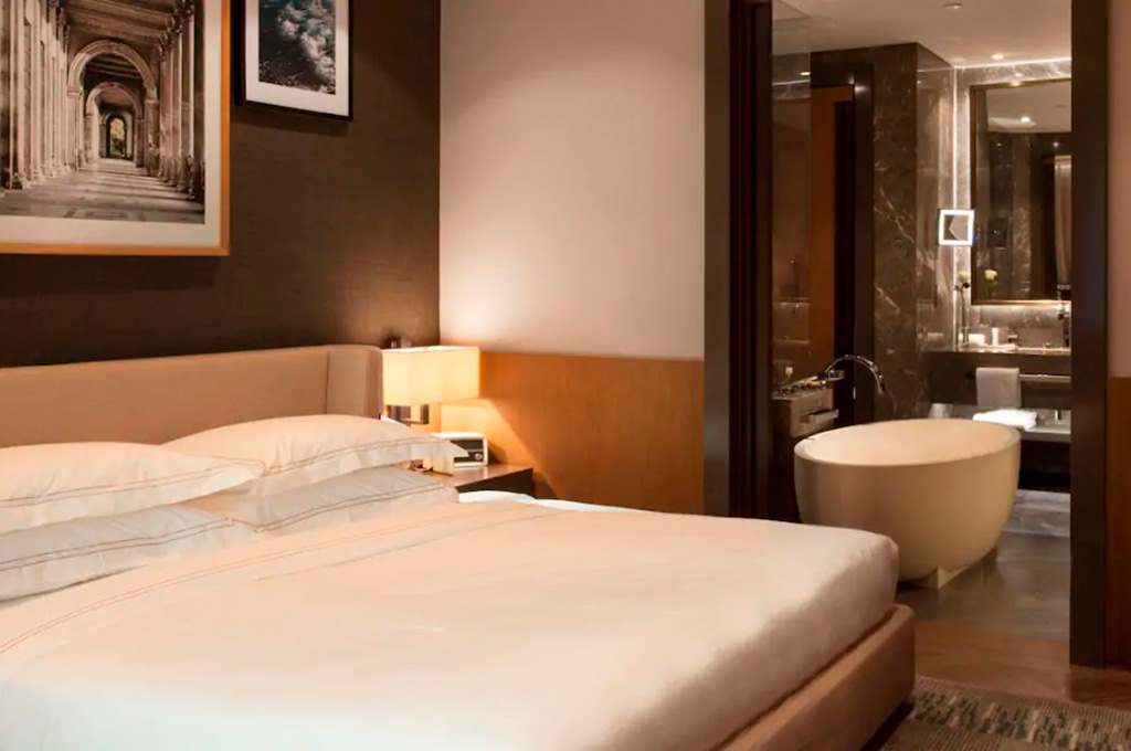 АРЕНДОВАТЬ, ЗАБРОНИРОВАТЬ ЛЮКС АПАРТАМЕНТЫ ПРЕМИАЛЬНОГО КЛАССА HYATT REGENCY SOCHI У САМОГО БЕРЕГА МОРЯ В KARAT APARTAMENTS СОЧИ, НОМЕРА С ВИДОМ НА МОРЕ