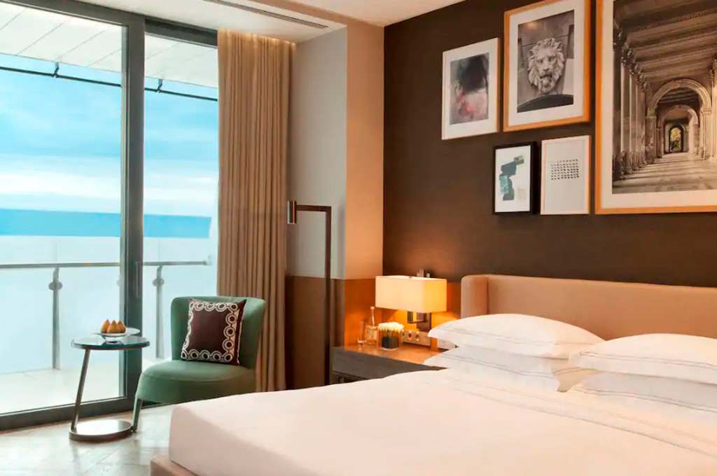 АРЕНДОВАТЬ, ЗАБРОНИРОВАТЬ ЛЮКС АПАРТАМЕНТЫ ПРЕМИАЛЬНОГО КЛАССА HYATT REGENCY SOCHI У САМОГО БЕРЕГА МОРЯ В KARAT APARTAMENTS СОЧИ, НОМЕРА С ВИДОМ НА МОРЕ