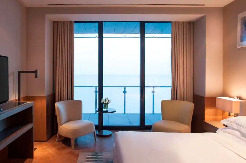 ЗАБРОНИРОВАТЬ АПАРТАМЕНТЫ ЛЮКС КЛАССА HYATT REGENCY SOCHI У САМОГО МОРЯ В KARAT APARTAMENTS СОЧИ, ВИДОВЫЕ АПАРТАМЕНТЫ ДЛЯ ОТПУСКА, БИЗНЕСА В СОЧИ