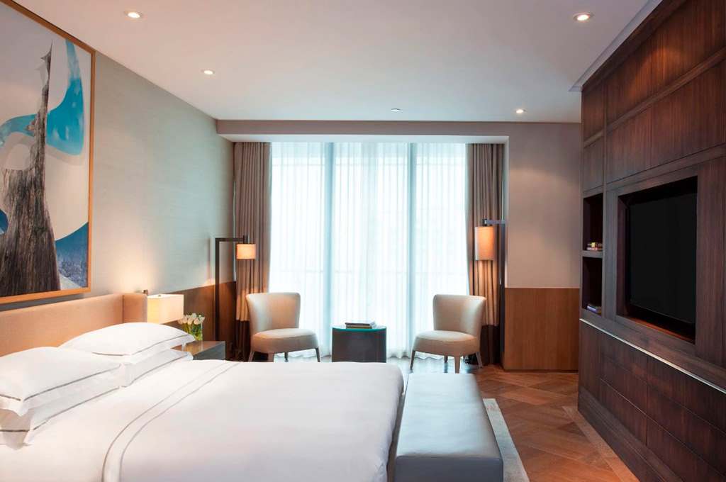 ЗАБРОНИРОВАТЬ НОМЕР В KARAT APARTAMENTS СОЧИ, НОМЕРА ЛЮКС В HYATT REGENCY SOCHI, ДИПЛОМАТИЧЕСКИЕ НОМЕРА В HYATT REGENCY SOCHI ВИД НА МОРЕ