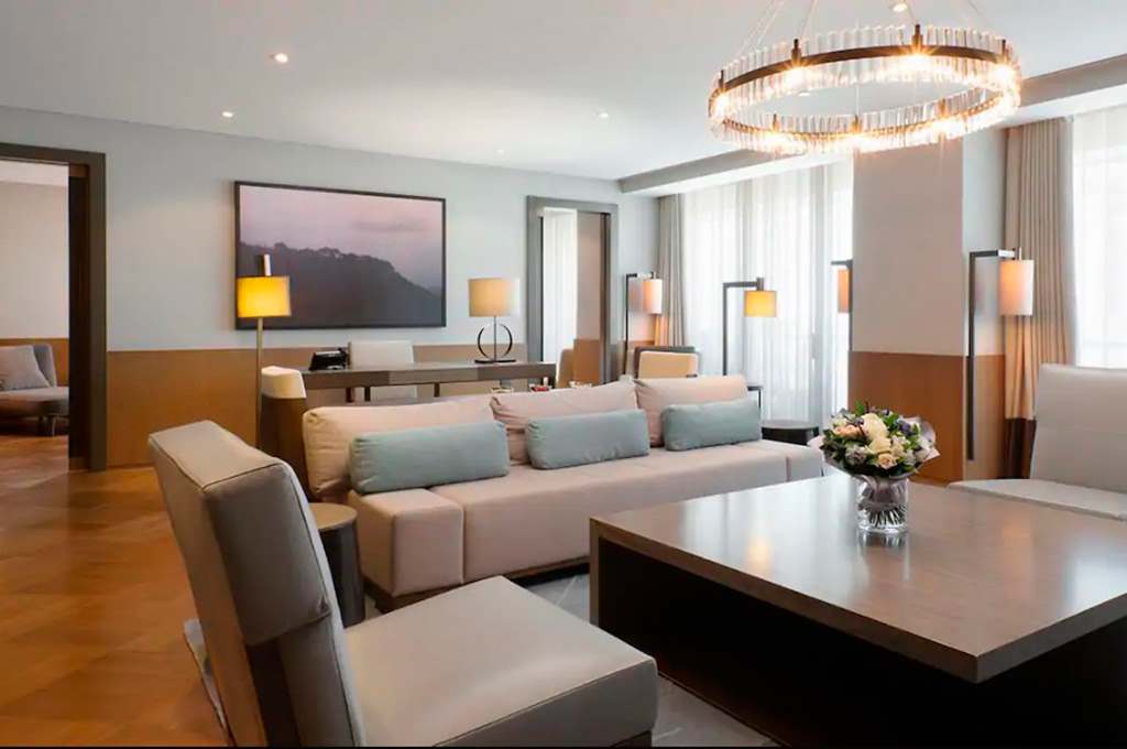 ЗАБРОНИРОВАТЬ НОМЕР В KARAT APARTAMENTS СОЧИ, НОМЕРА ЛЮКС В HYATT REGENCY SOCHI, ДИПЛОМАТИЧЕСКИЕ НОМЕРА В HYATT REGENCY SOCHI ВИД НА МОРЕ