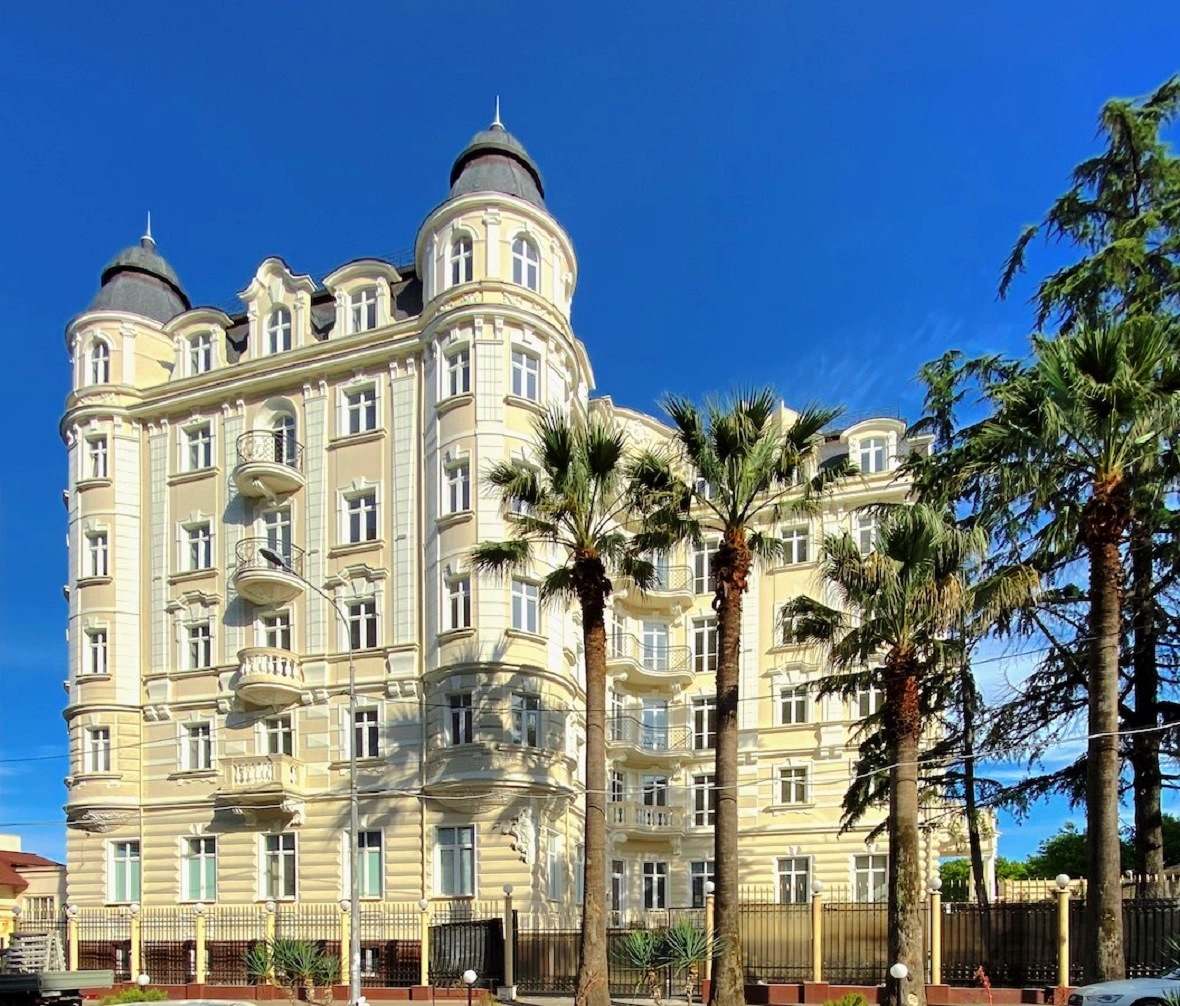 APARTMENT COMPLEX ISS DE LUXE SOCHI, LUXURY APARTMENT FOR  SALE IN DE LUXE IN DE LUXE BY THE SEA, APARTMENT COMPLEX "ISS DE LUXE" SOCHI, RESORT SOCHI, BUY APARTMENT DE LUXE IN SOCHI, 200 METERS FROM THE SEA IN SOCHI, RUSSIA