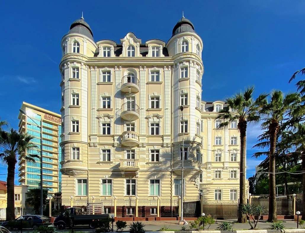 APARTMENT COMPLEX ISS DE LUXE SOCHI, LUXURY APARTMENT FOR  SALE IN DE LUXE IN DE LUXE BY THE SEA, APARTMENT COMPLEX "ISS DE LUXE" SOCHI, RESORT SOCHI, BUY APARTMENT DE LUXE IN SOCHI, 200 METERS FROM THE SEA IN SOCHI, RUSSIA