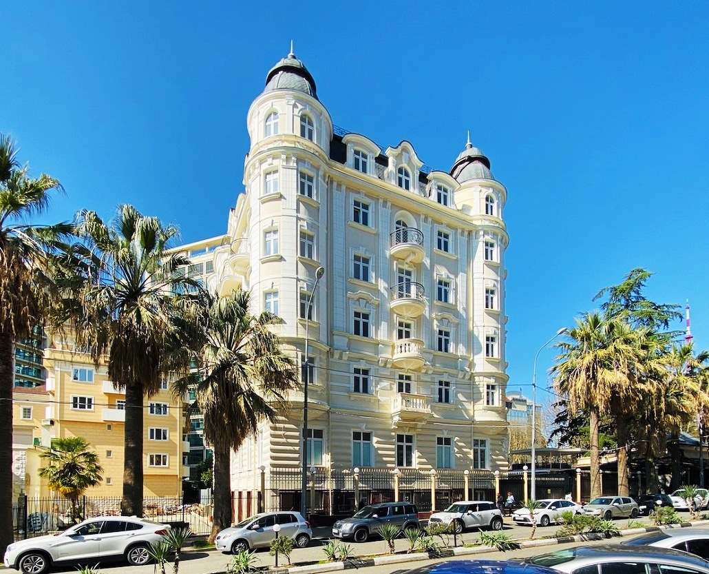 APARTMENT COMPLEX ISS DE LUXE SOCHI, LUXURY APARTMENT FOR  SALE IN DE LUXE IN DE LUXE BY THE SEA, APARTMENT COMPLEX "ISS DE LUXE" SOCHI, RESORT SOCHI, BUY APARTMENT DE LUXE IN SOCHI, 200 METERS FROM THE SEA IN SOCHI, RUSSIA