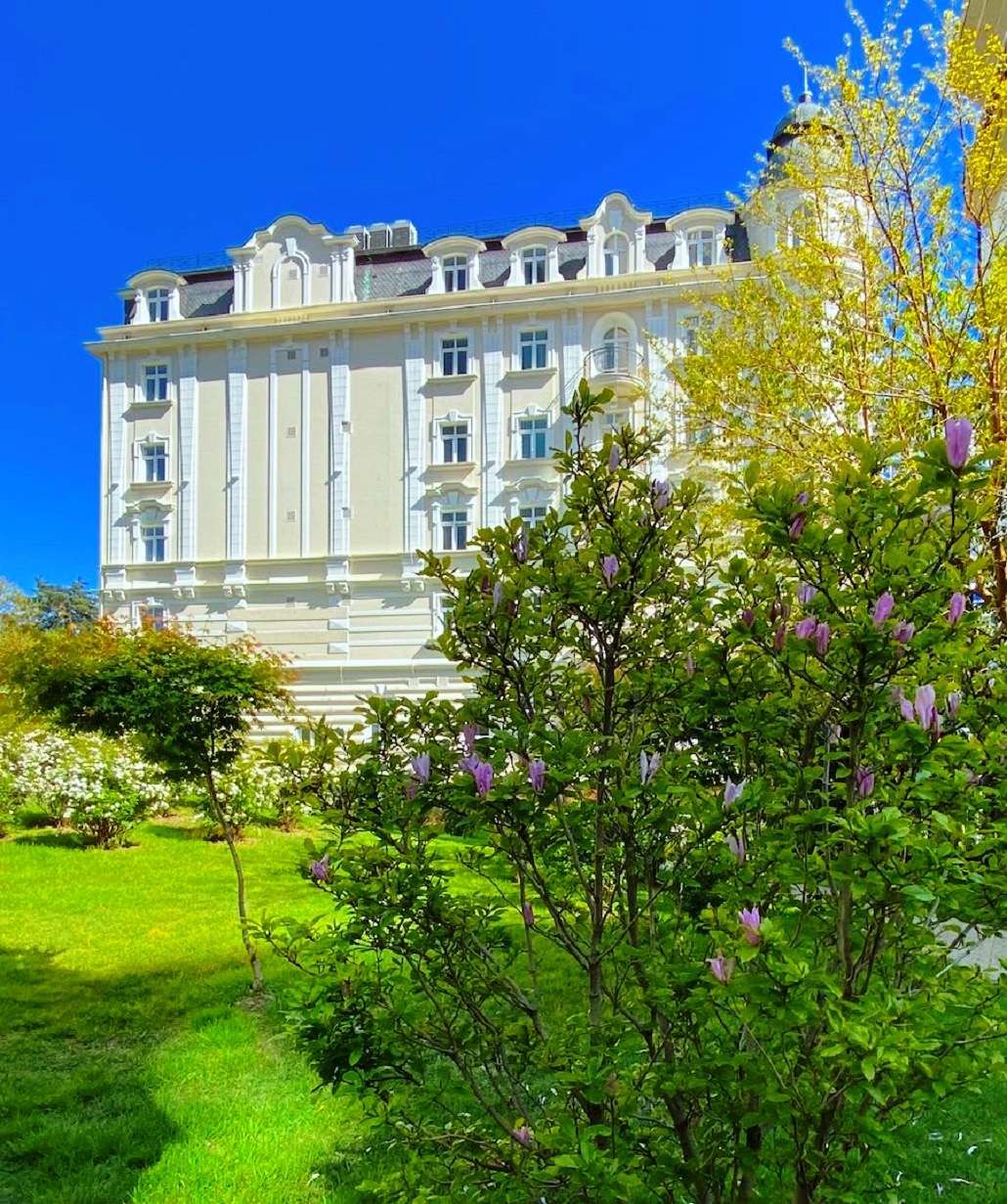 APARTMENT COMPLEX ISS DE LUXE SOCHI, LUXURY APARTMENT FOR  SALE IN DE LUXE IN DE LUXE BY THE SEA, APARTMENT COMPLEX "ISS DE LUXE" SOCHI, RESORT SOCHI, BUY APARTMENT DE LUXE IN SOCHI, 200 METERS FROM THE SEA IN SOCHI, RUSSIA