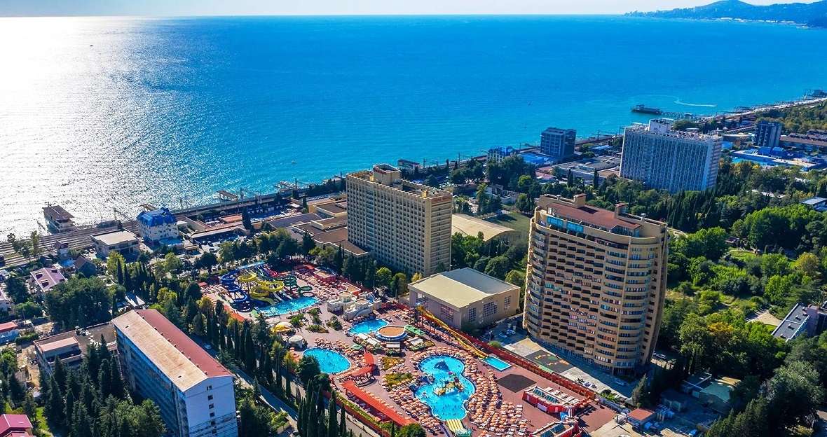 APARTMENTS FOR SALE IN AK VESNA "VESNA HOTEL" IN SOCHI, ADLER - A COMPLEX OF BUSINESS CLASS APARTMENTS SPRING 100 METERS FROM THE SEA IN SOCHI  ADLER