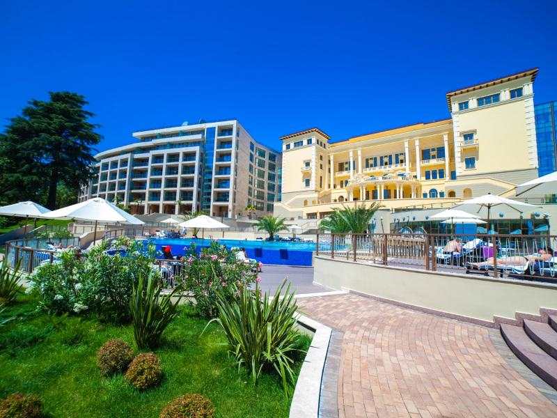 АК КАМЕЛИЯ Курортный проспект, город Сочи, в 100м от берега Черного моря