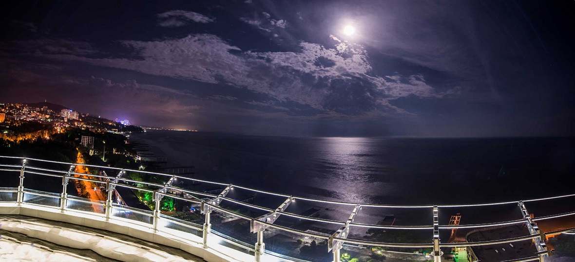 ÍÎ×ÍÎÉ ÊÓÐÎÐÒ ÑÎ×È, ÍÎ×ÍÀß ÍÅÄÂÈÆÈÌÎÑÒÜ ÑÎ×È, NIGHT RESORT SOCHI