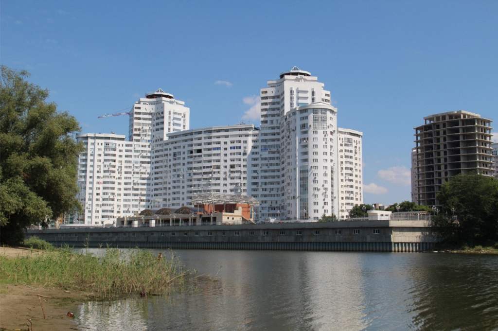 Продажа квартир с ремонтом, мебелью в ЖК Бригантина в Краснодаре, квартиры с видом на реку, парк, Купить квартиру бизнес класса с ремонтом, мебелью в ЖК Бригантина, Краснодар, ул. Кубанская Набережная