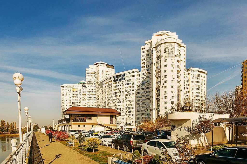 Купить квартиру бизнес класса с ремонтом, мебелью в ЖК Бригантина, Краснодар, продажа квартир с ремонтом, мебелью в ЖК Бригантина в Краснодаре, квартиры с видом на реку, парк, ул. Кубанская Набережная