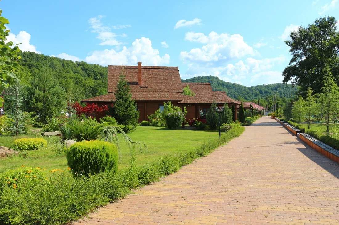 ПРОДАЖА ЭЛИТНЫЙ КОТТЕДЖНЫЙ КОМПЛЕКС НА ЗЕМЕЛЬНОМ УЧАСТКЕ 1,2 ГА В ГОРАХ РЯДОМ С МОРЕМ